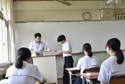 ③