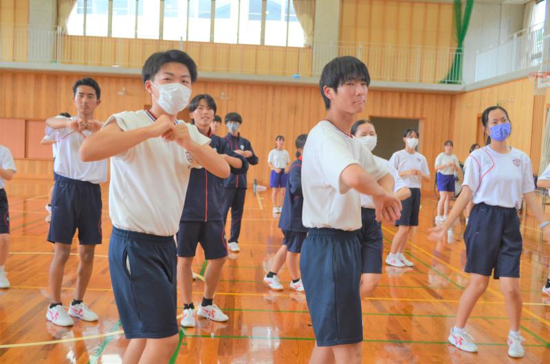 今年は男子もダンスします